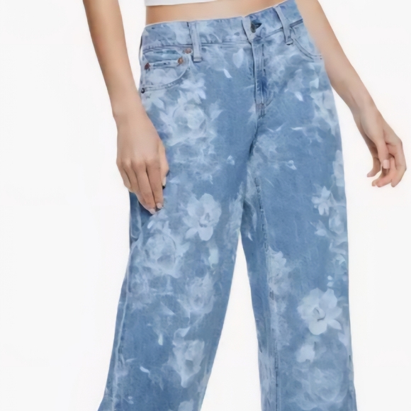 Alice + Olivia Trish Low Rise Baggy Jean - Picture 2 of 6